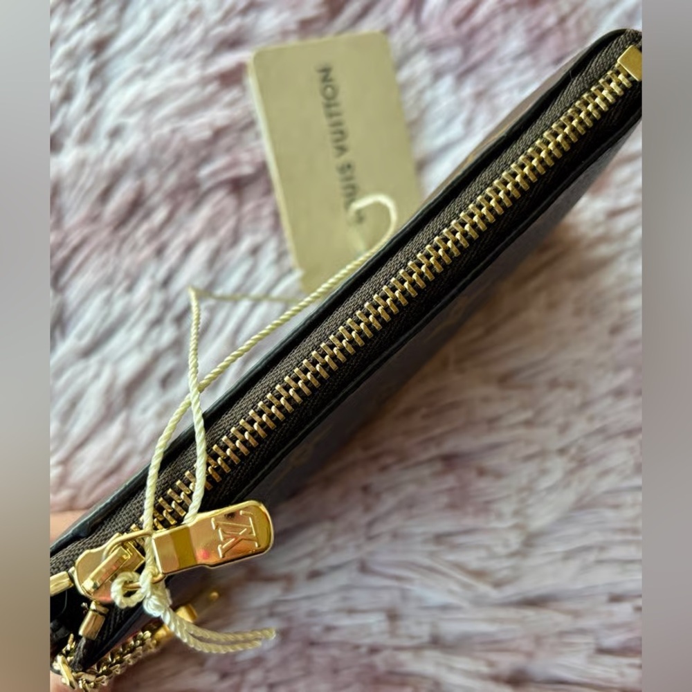 Louis Vuitton Monogram Key Pouch S - Picture 5 of 8